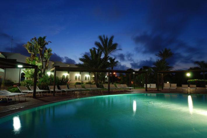 טורה סנטה סאבינה Hotel Club Santa Sabina מראה חיצוני תמונה