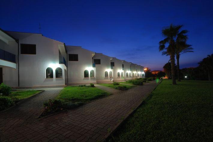 טורה סנטה סאבינה Hotel Club Santa Sabina מראה חיצוני תמונה