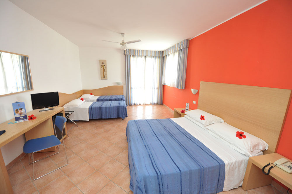 טורה סנטה סאבינה Hotel Club Santa Sabina מראה חיצוני תמונה